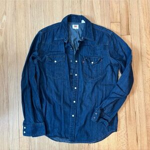 Levi's Men’s Blue Denim Shirt  | Size Medium